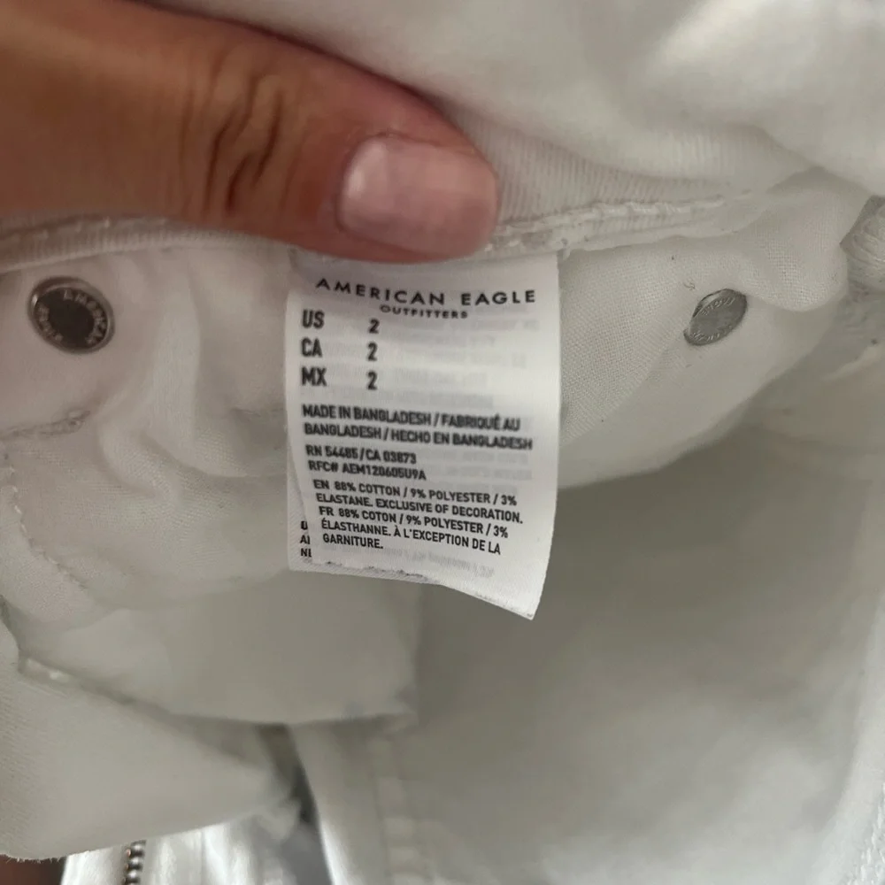 White American Eagle High Waisted Shorts Size 2